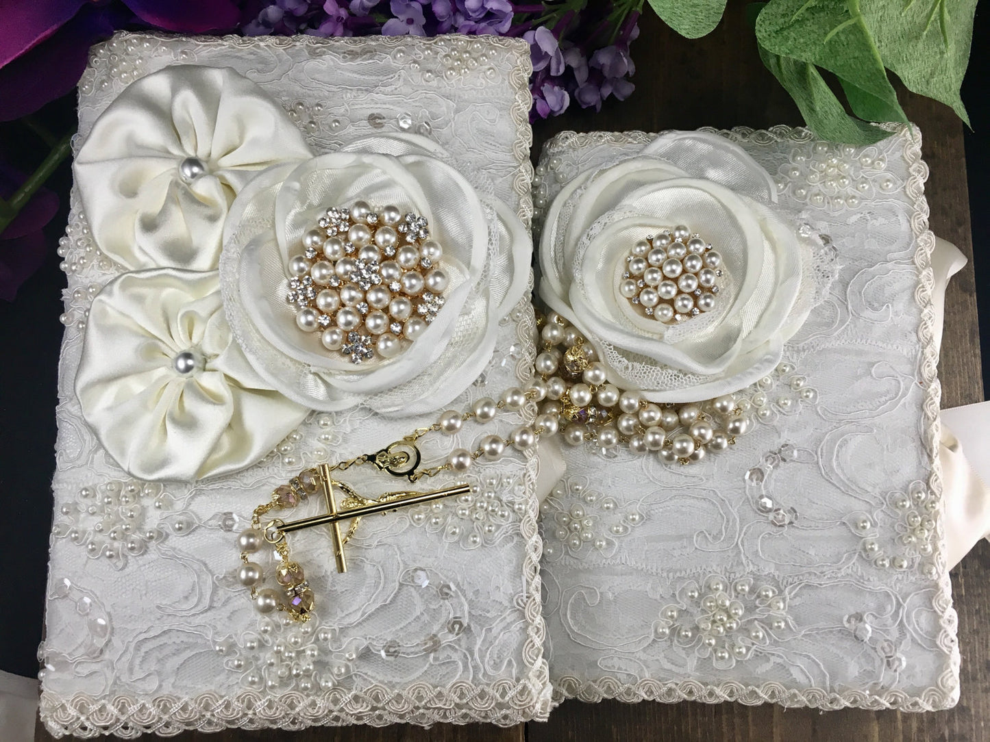 wedding ceremony lace bible and Rosary/Ivory bible/Libro y Rosario/catholic bible/wedding bible rosary/lace bible, lace communion bible